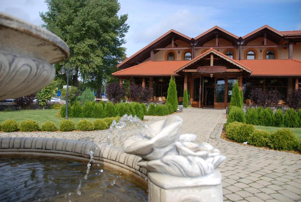 Hotel Ros Pisz Bagian luar foto