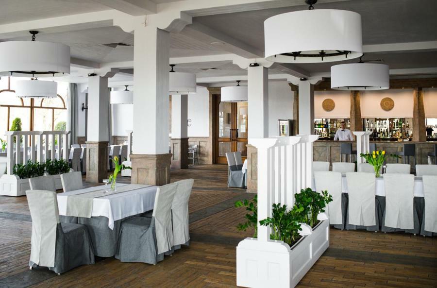 Hotel Ros Pisz Bagian luar foto