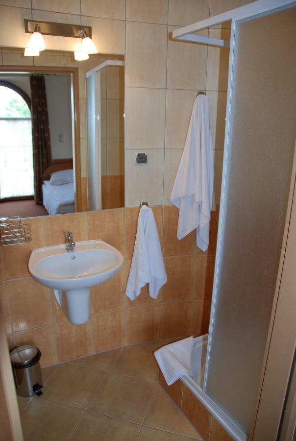 Hotel Ros Pisz Bagian luar foto